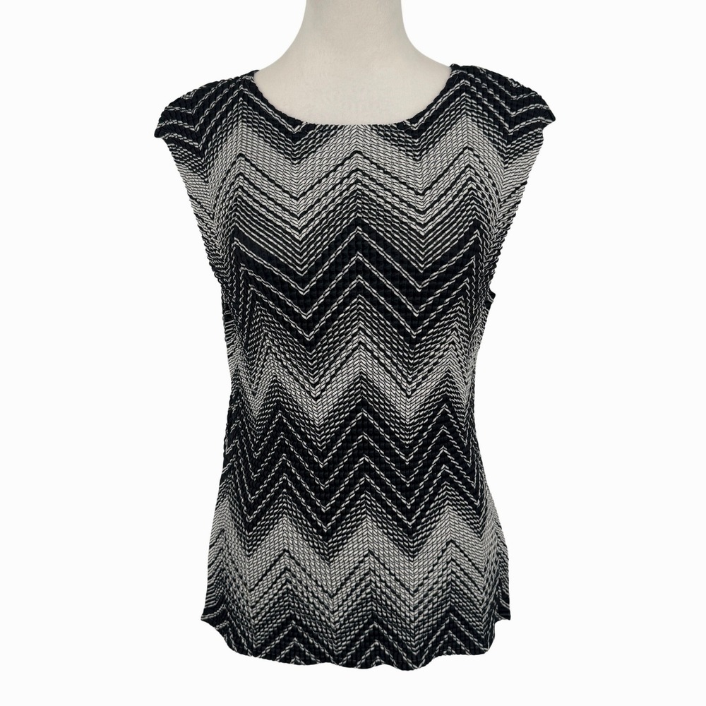 KISCA by Komarov Sleeveless Crinkle Top Size Medium Black White Chevron Stretch